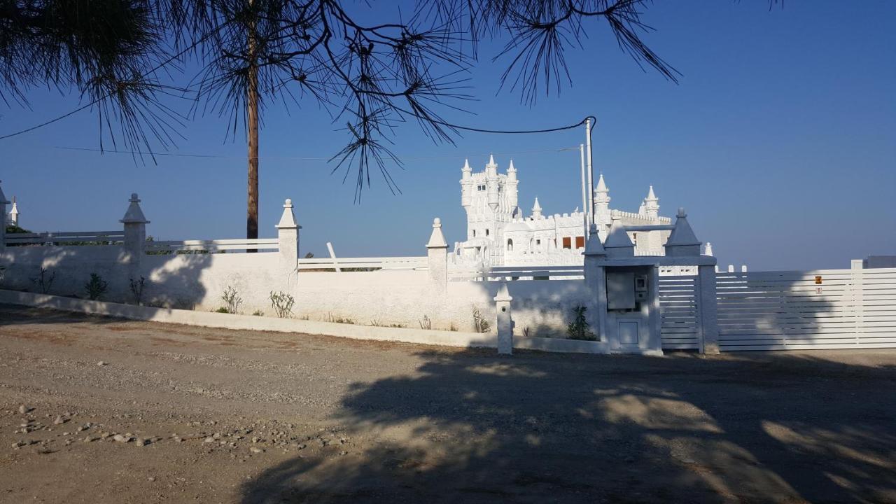 Snow White Castle Apartment Kiotari Bagian luar foto