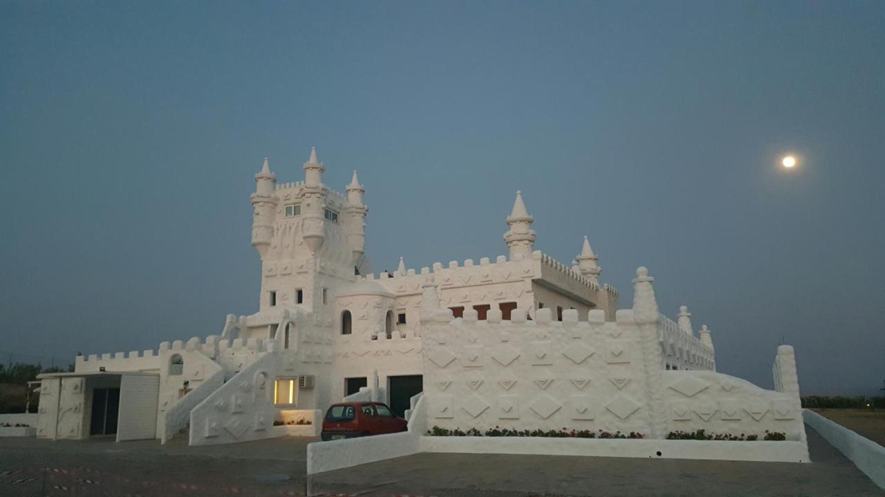 Snow White Castle Apartment Kiotari Bagian luar foto