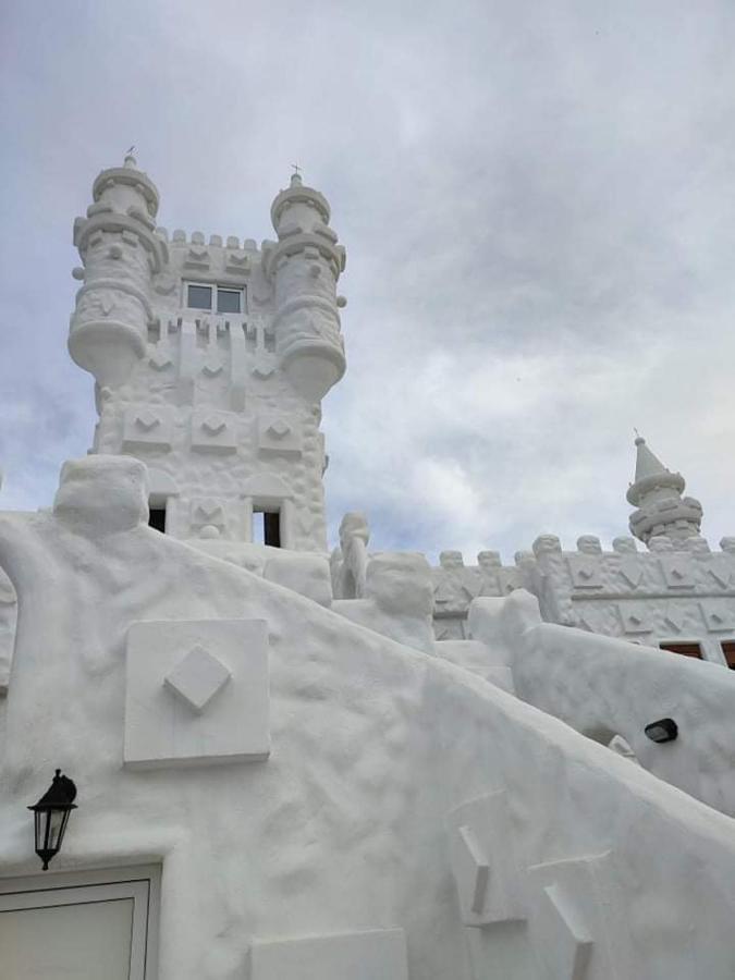Snow White Castle Apartment Kiotari Bagian luar foto