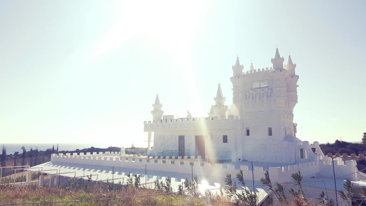 Snow White Castle Apartment Kiotari Bagian luar foto